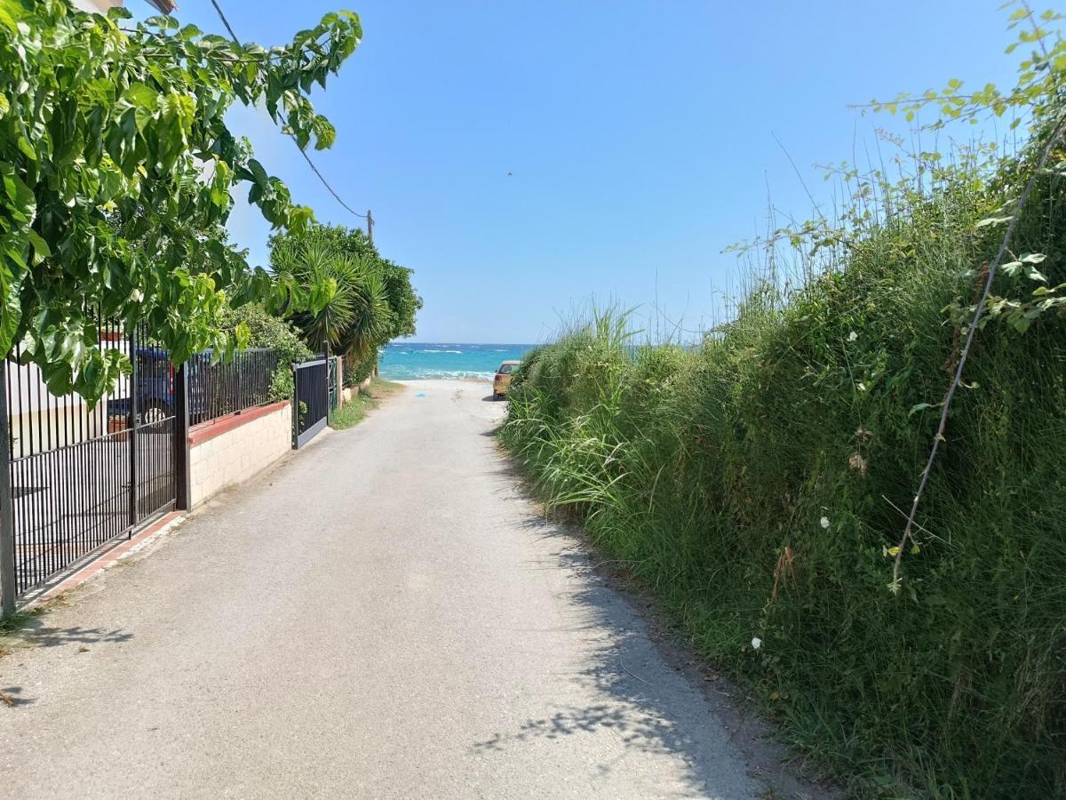 פלטמונס Niki Apartments Sea View Attic מראה חיצוני תמונה