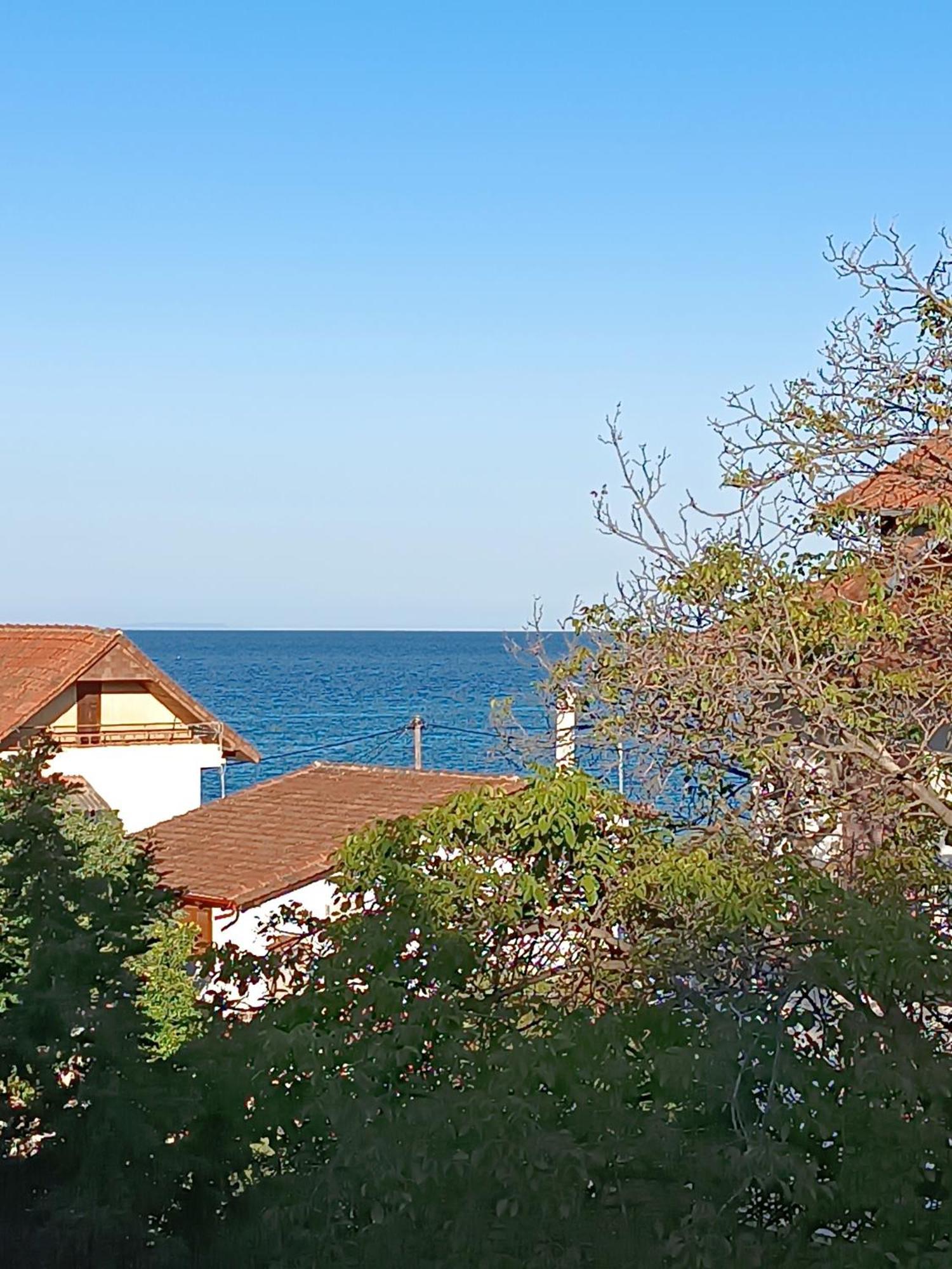 פלטמונס Niki Apartments Sea View Attic מראה חיצוני תמונה